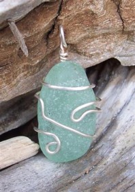 Wire wrapped sea glass pendant jewelry