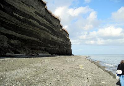 The beach at Port Williams gets full morning sun - high cliffs shade it after noon