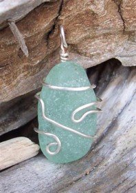 Wire wrapped sea glass pendant jewelry